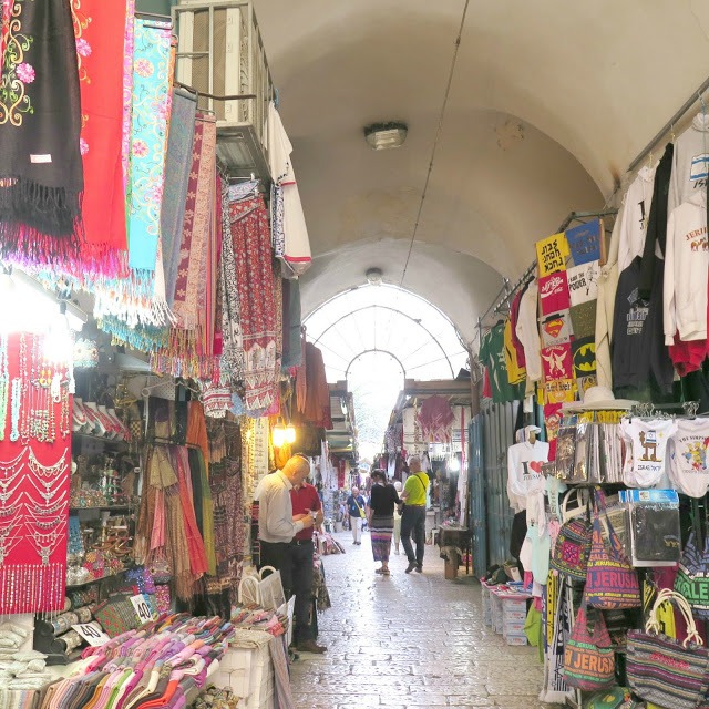 טיול בשוק הרובע הנוצרי בעיר העתיקה בירושלים